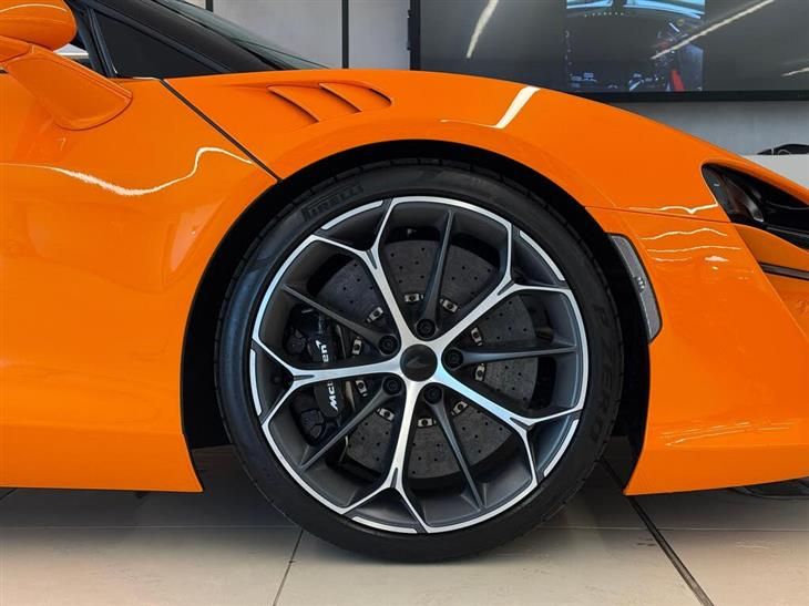 McLaren Artura McLaren Artura 3.0T V6 7.4kWh Spider 2dr Petrol Plug-in Hybrid SSG Euro 6 (s/s) (700 ps) — миниатюра 3