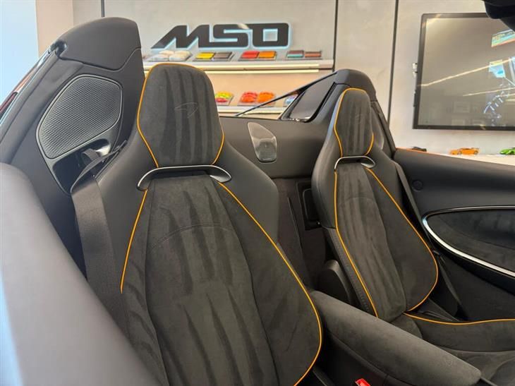 McLaren Artura McLaren Artura 3.0T V6 7.4kWh Spider 2dr Petrol Plug-in Hybrid SSG Euro 6 (s/s) (700 ps) — миниатюра 4