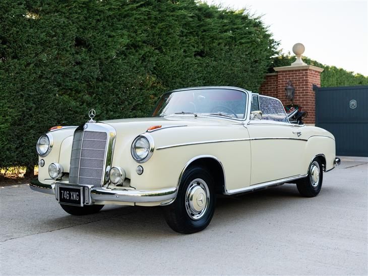 Mercedes-Benz 220