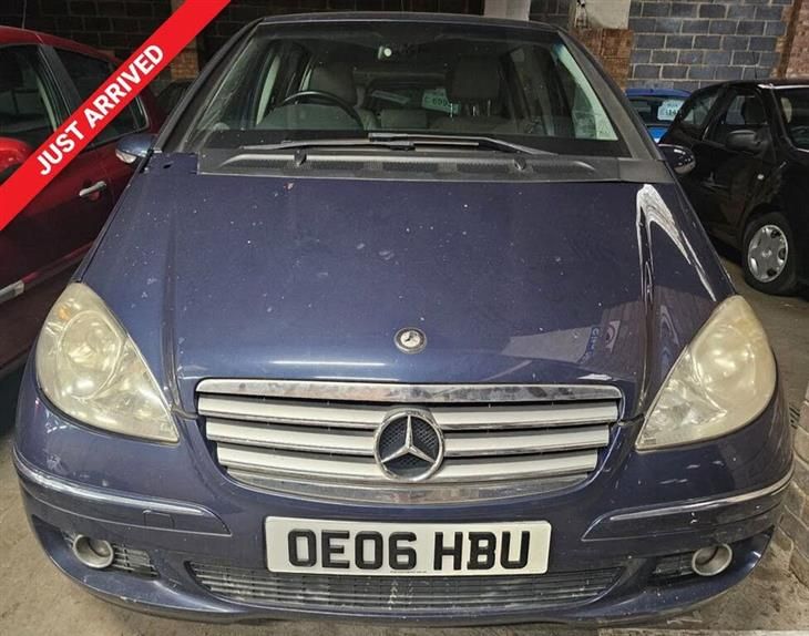 Cheap Mercedes-Benz A-Class AUTOMATIC 2.0 A200 Elegance SE Hatchback 5dr Petrol CVT (172 g/km, 136 bhp) for sale in London