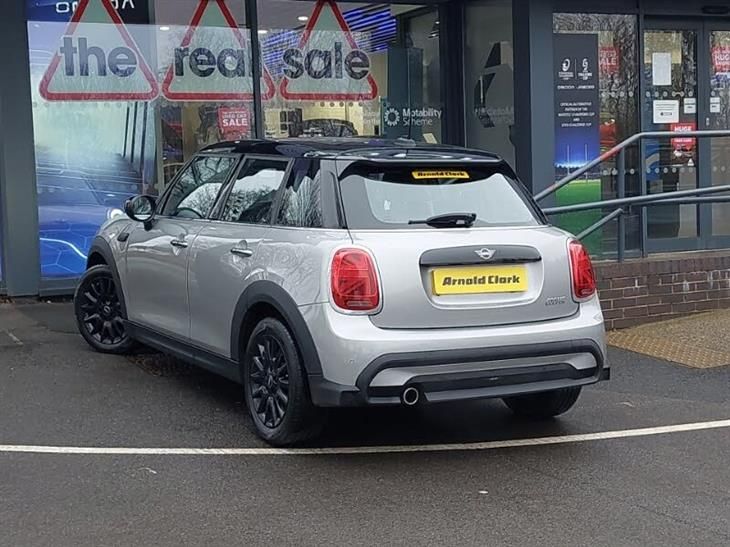 MINI Cooper S Works MINI Mini 1.5 Cooper 3dr [Chili/JCW Sport/Media Pack XL] — миниатюра 2