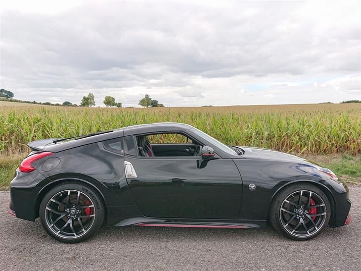 nissan 370z nismo black