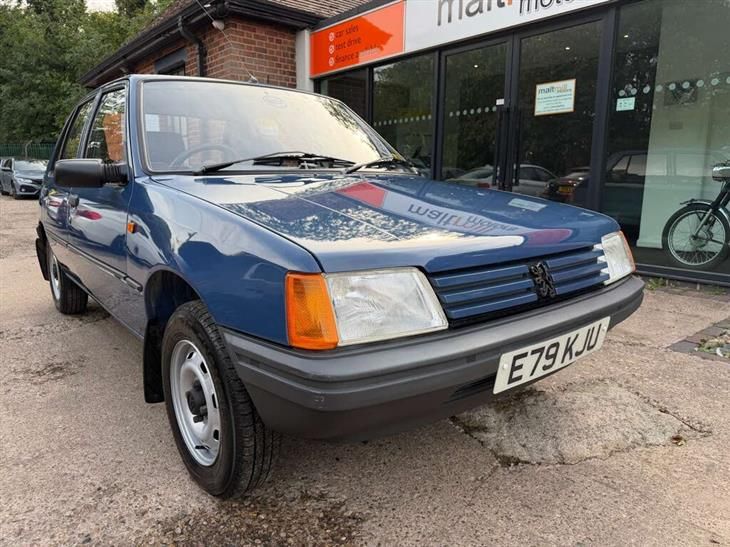 Peugeot 205