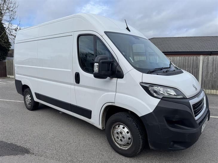 Peugeot Boxer 2.2 BlueHDi 335 Professional Panel Van 5dr Diesel Manual L2 H2 Euro 6 (s/s) (140 ps)
