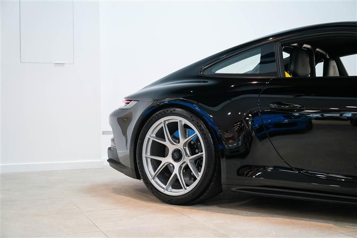 Porsche 911 Carrera [992] 911 (992) S/T, Carbon Cage, Front Axle lift, PCCBS's, Porsche Warranty 07/27 — миниатюра 3