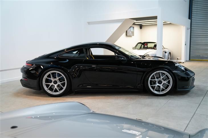 Porsche 911 Carrera [992] 911 (992) S/T, Carbon Cage, Front Axle lift, PCCBS's, Porsche Warranty 07/27 — миниатюра 4