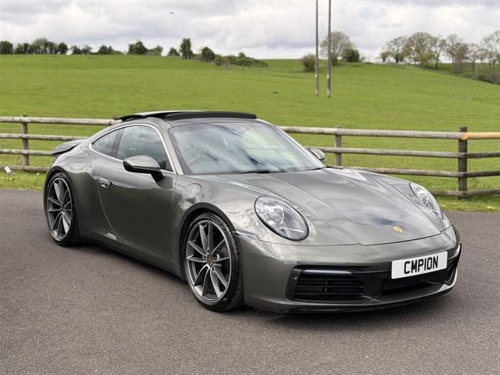 Porsche 911 Carrera [992] photo 2
