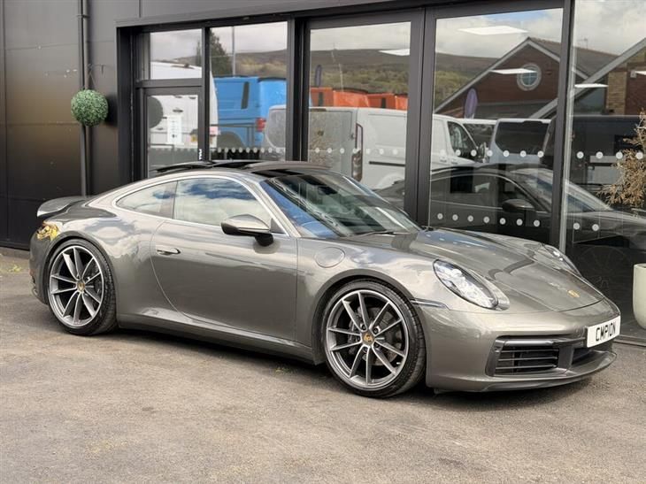 Porsche 911 Carrera [992] photo 3
