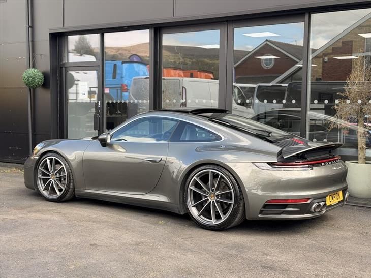 Porsche 911 Carrera [992] photo 4