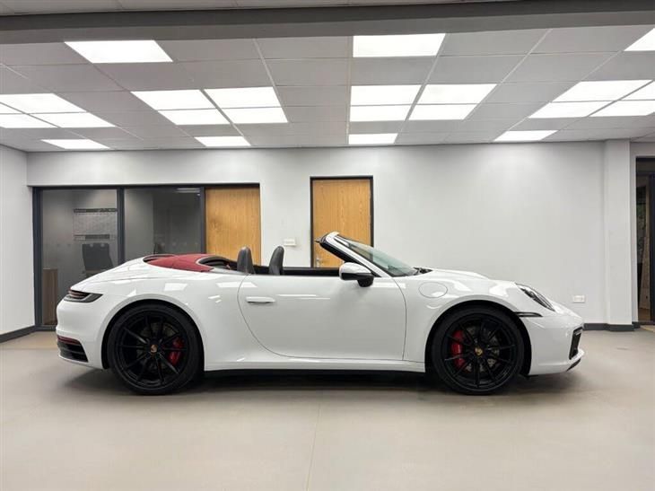 Porsche 911 Carrera [992] photo 4
