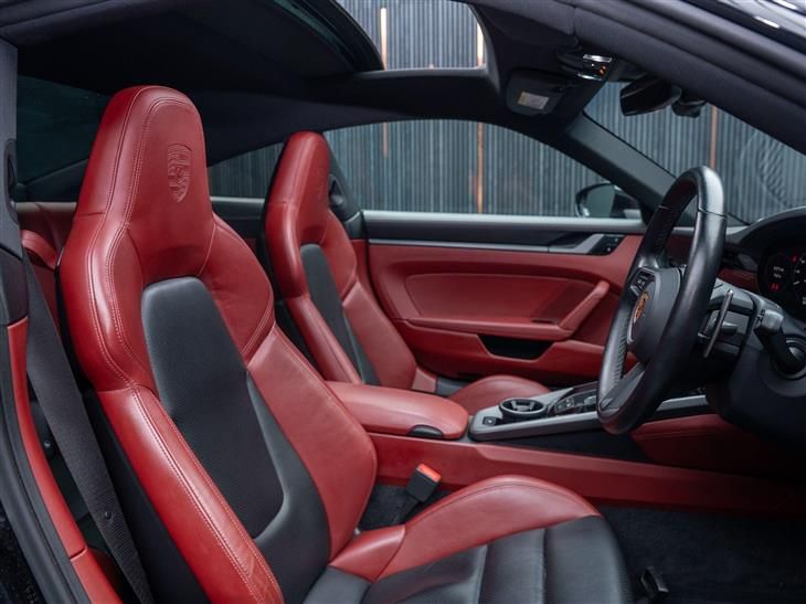 Porsche 911 Carrera [992] Porsche 911 3.0T 992 Carrera 4S PDK 4WD Euro 6 (s/s) 2dr — миниатюра 2