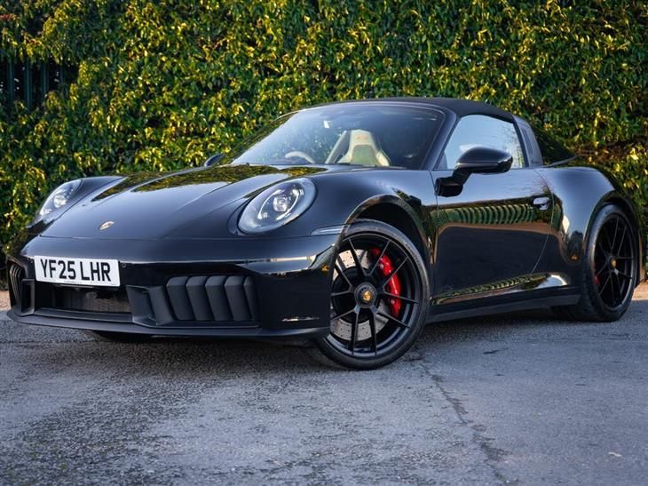 Porsche 911 Carrera [992] Porsche 911 3.6 T-Hybrid 992 4 GTS Targa 2dr Petrol Hybrid PDK 4WD 541 ps Euro 6 — миниатюра 2
