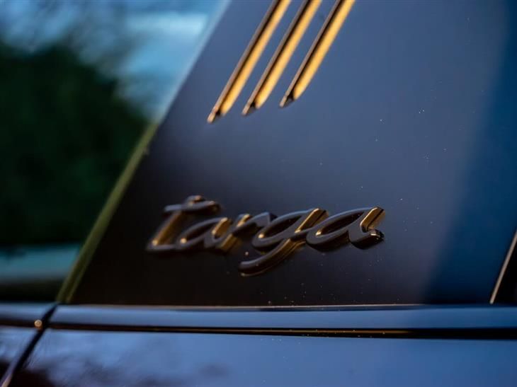 Porsche 911 Carrera [992] Porsche 911 3.6 T-Hybrid 992 4 GTS Targa 2dr Petrol Hybrid PDK 4WD 541 ps Euro 6 — миниатюра 3