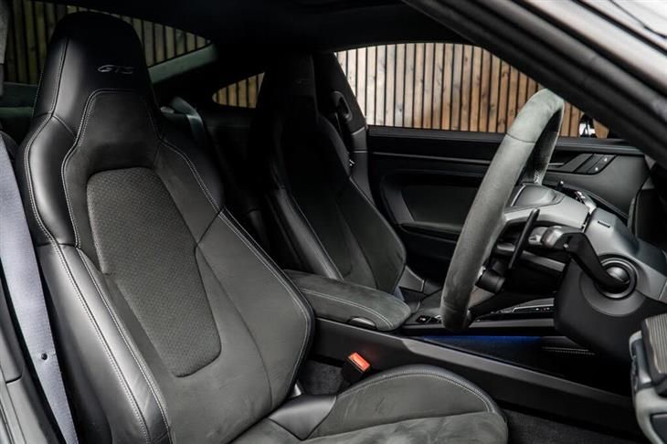 Porsche Carrera GTS Porsche 911 3.6 T-Hybrid 992 Carrera GTS PDK Euro 6 (s/s) 2dr — миниатюра 2