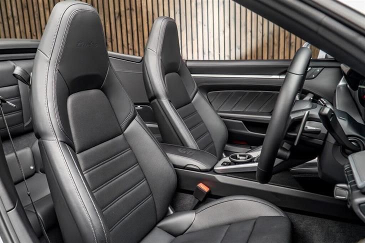 Porsche 911 Turbo [992] Porsche 911 3.7T 992 Turbo Convertible 2dr Petrol PDK 4WD Euro 6 (s/s) (580 ps) — миниатюра 2