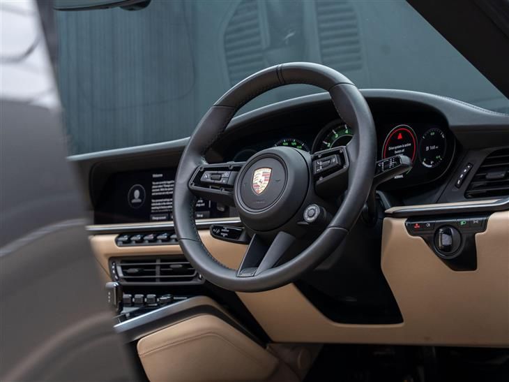 Porsche 911 Turbo [992] Porsche 911 3.7T 992 Turbo PDK 4WD Euro 6 (s/s) 2dr — миниатюра 4