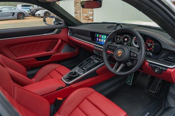 Porsche 911 Turbo [992] Porsche 911 3.7T 992 Turbo S Coupe 2dr Petrol PDK 4WD Euro 6 (s/s) (650 ps) — миниатюра 3