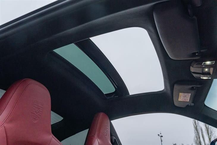 Porsche 911 Turbo [992] Porsche 911 3.7T 992 Turbo S PDK 4WD Euro 6 (s/s) 2dr — миниатюра 4