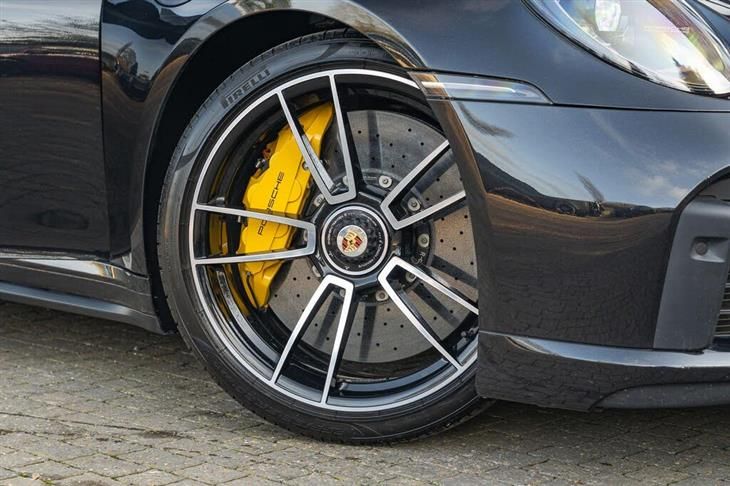 Porsche 911 Turbo [992] Porsche 911 3.7T 992 Turbo S PDK 4WD Euro 6 (s/s) 2dr — миниатюра 2