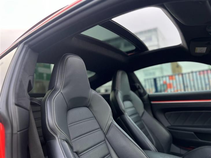 Porsche 911 Turbo [992] Porsche 911 3.7T 992 Turbo S PDK 4WD Euro 6 (s/s) 2dr — миниатюра 3