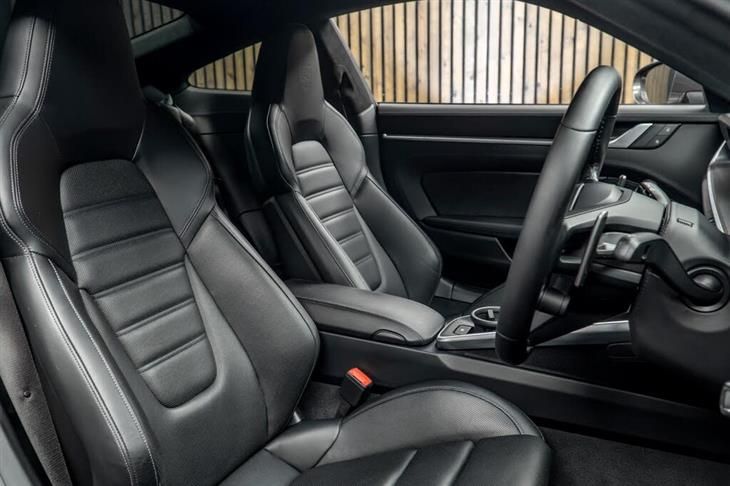 Porsche 911 Turbo [992] photo 2