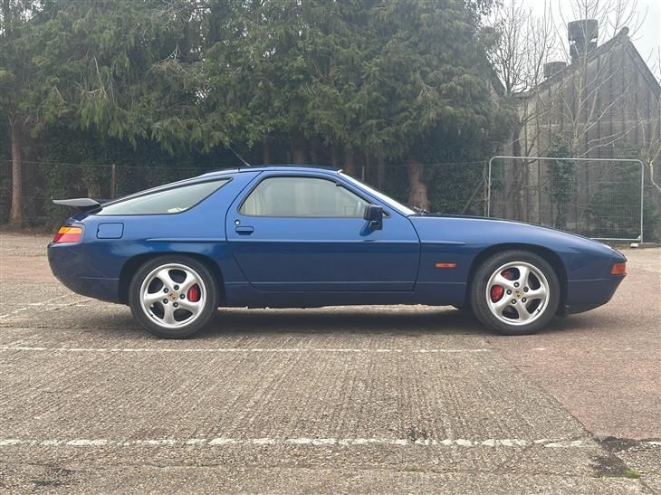 Porsche 928