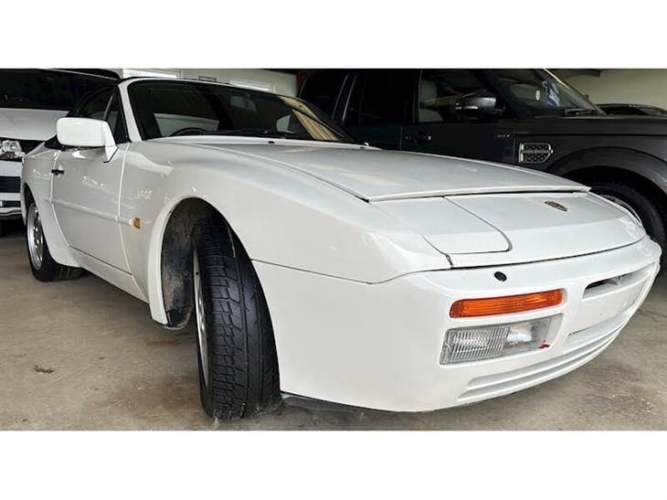Porsche 944