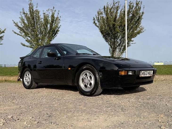 Porsche 944