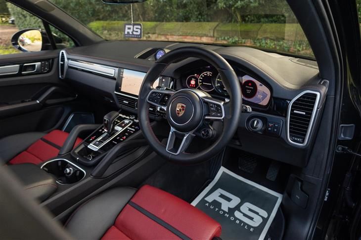 Porsche Cayenne Porsche Cayenne 3.0 V6 E-Hybrid 17.9kWh Platinum Edition TiptronicS 4WD Euro 6 (s/s) 5dr (3.6kW Charger) — миниатюра 2