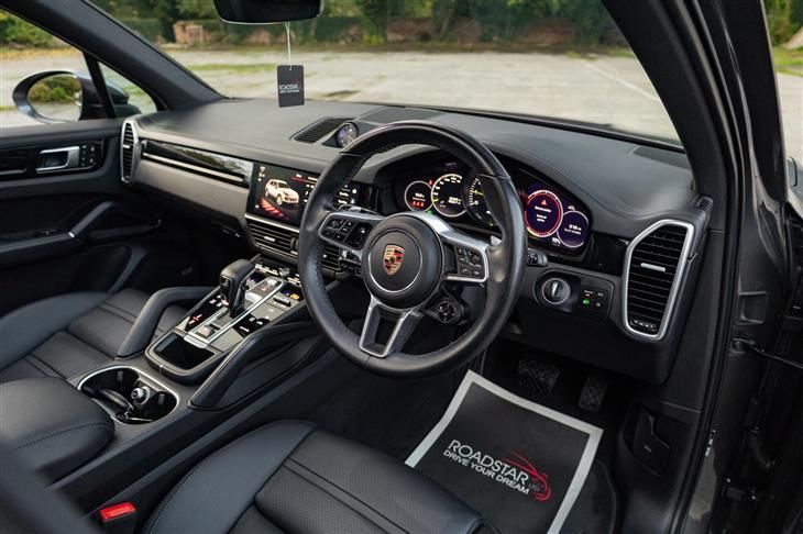 Porsche Cayenne Porsche Cayenne 3.0 V6 E-Hybrid 17.9kWh TiptronicS 4WD Euro 6 (s/s) 5dr (3.6kW Charger) — миниатюра 2