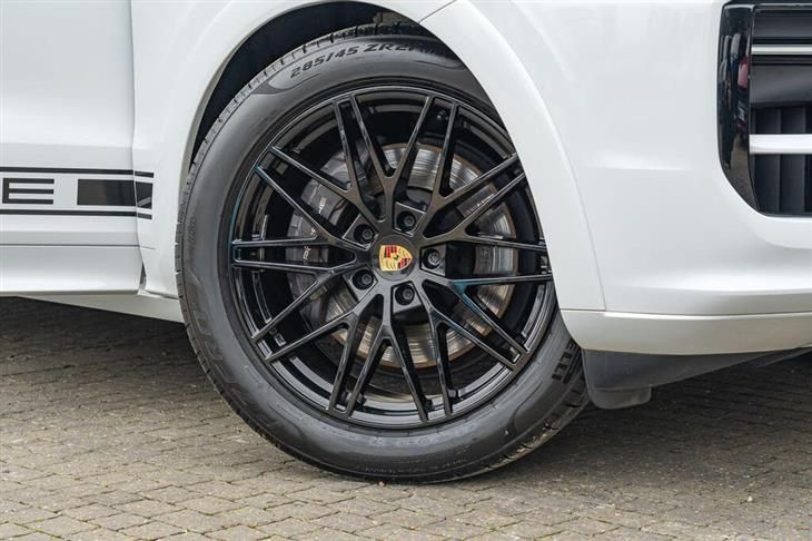 Porsche Cayenne Porsche Cayenne 3.0 V6 E-Hybrid 25.9kWh TiptronicS 4WD Euro 6 (s/s) 5dr — миниатюра 2