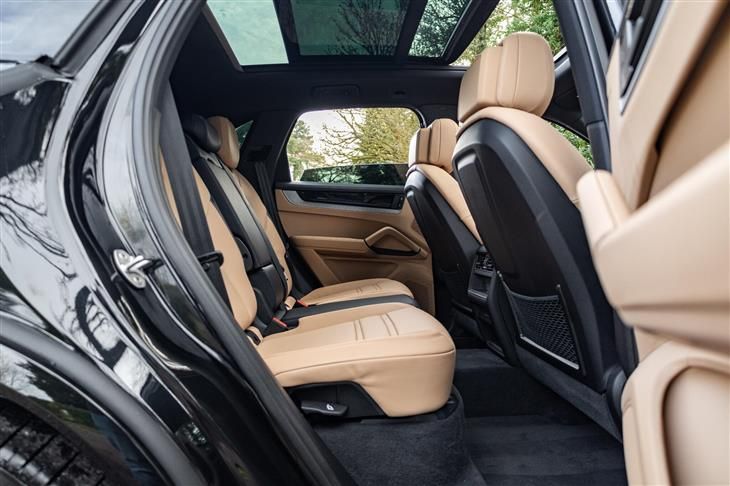 Porsche Cayenne Porsche Cayenne 3.0 V6 E-Hybrid 25.9kWh TiptronicS 4WD Euro 6 (s/s) 5dr — миниатюра 3