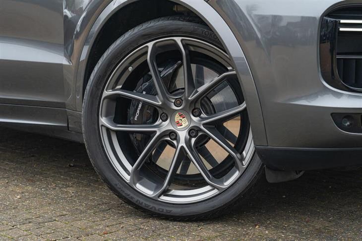 Porsche Cayenne Porsche Cayenne 4.0T V8 Turbo TiptronicS 4WD Euro 6 (s/s) 5dr — миниатюра 2