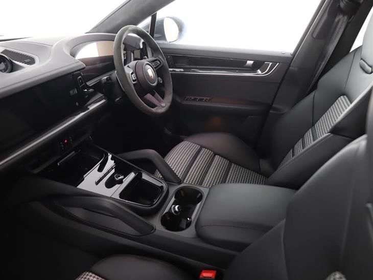 Porsche Cayenne Porsche Cayenne Leather and Black & White Checkered Fabric — миниатюра 3