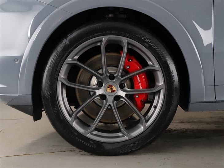 Porsche Cayenne Porsche Cayenne Leather and Black & White Checkered Fabric — миниатюра 4