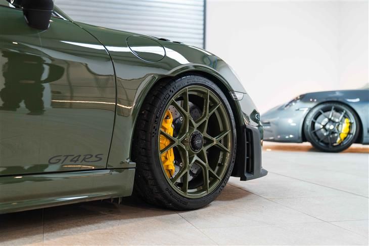 Porsche Cayman 718 GT4 RS, Paint to sample Nato Olive Green, Weissach Package, PCCB's, Front Axle Lift, LED Headlights, Porsche Warranty 03/27 — миниатюра 4