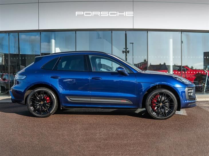 Porsche Macan GTS Porsche Macan GTS interior package in Carmin — миниатюра 4