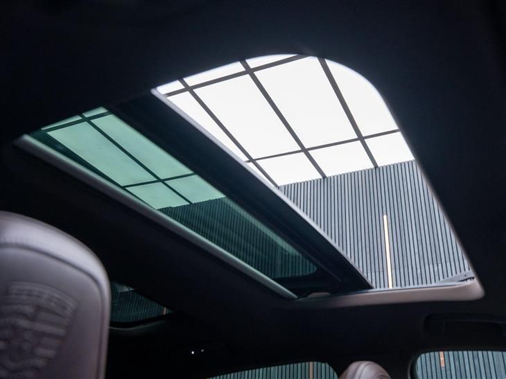 Porsche Panamera Porsche Panamera 2.9 V6 25.9kWh 4 E-Hybrid Saloon PDK 4WD Euro 6 (s/s) 5dr — миниатюра 4