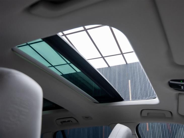 Porsche Panamera Porsche Panamera 2.9 V6 E-Hybrid 17.9kWh 4 Platinum Edition Sport Turismo PDK 4WD Euro 6 (s/s) 5dr — миниатюра 3