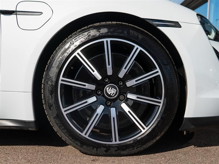 Porsche Taycan Porsche Taycan Matching — миниатюра 3