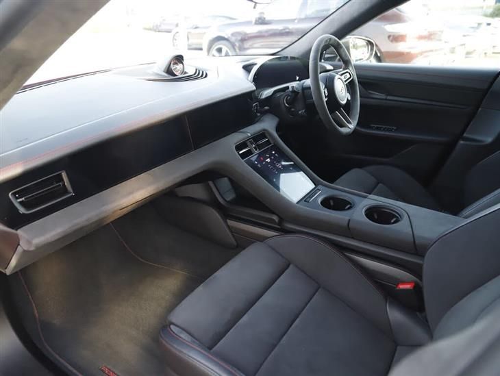 Porsche Taycan Porsche Taycan Matching — миниатюра 4