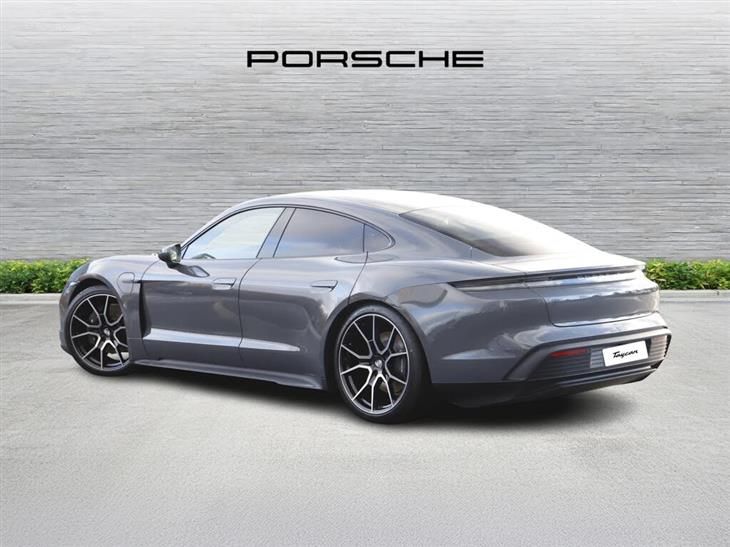 Porsche Taycan photo 3