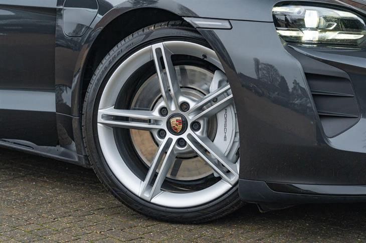 Porsche Taycan Porsche Taycan Performance Plus 93.4kWh Turbo Auto 4WD 4dr — миниатюра 2