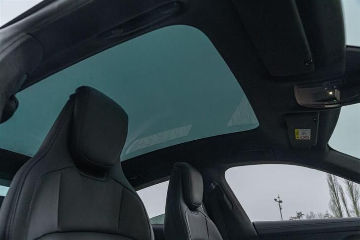 Porsche Taycan Porsche Taycan Performance Plus 93.4kWh Turbo Auto 4WD 4dr — миниатюра 4