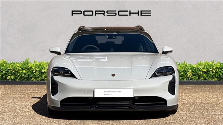Porsche Taycan photo 2