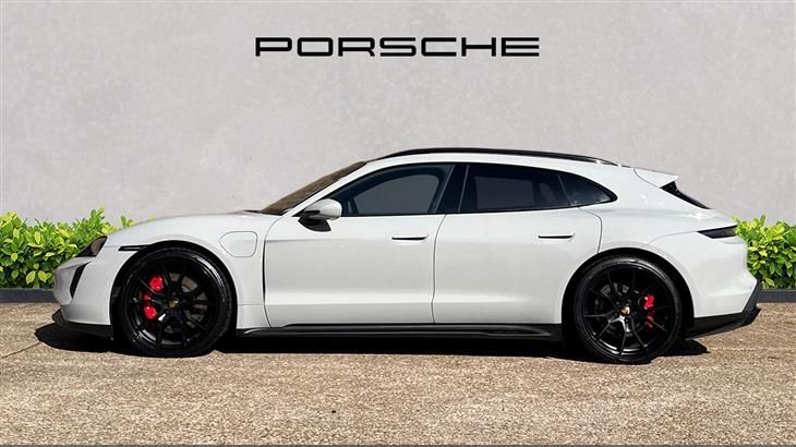 Porsche Taycan photo 4