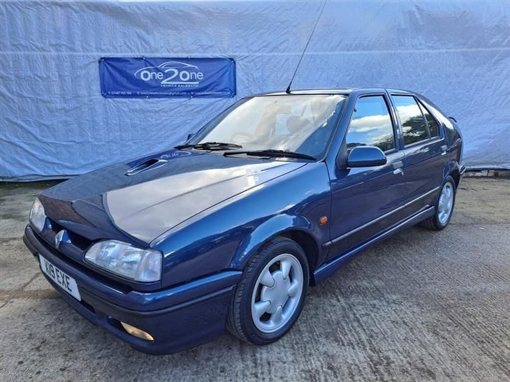 Renault 19 1.8 16v Executive