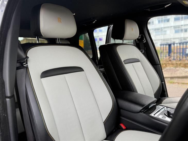 Rolls-Royce Cullinan Rolls-Royce Cullinan 6.75 V12 Black Badge Auto 4WD Euro 6 5dr — миниатюра 3