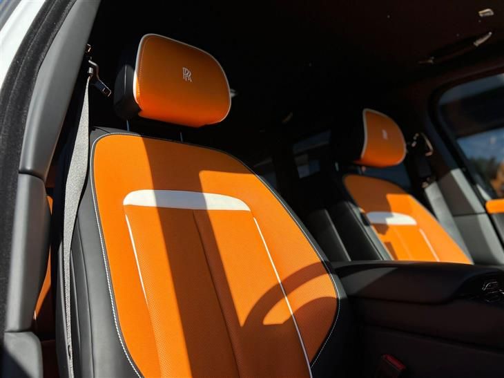 Rolls-Royce Cullinan Rolls-Royce Cullinan 6.75 V12 Black Badge Auto 4WD Euro 6 5dr — миниатюра 3