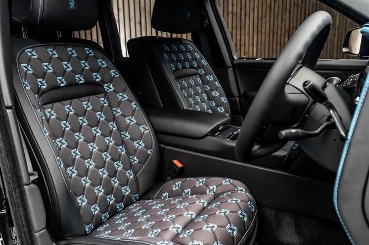 Rolls-Royce Cullinan Rolls-Royce Cullinan 6.75 V12 Black Badge SUV 5dr Petrol Auto 4WD Euro 6 (571 ps) — миниатюра 2